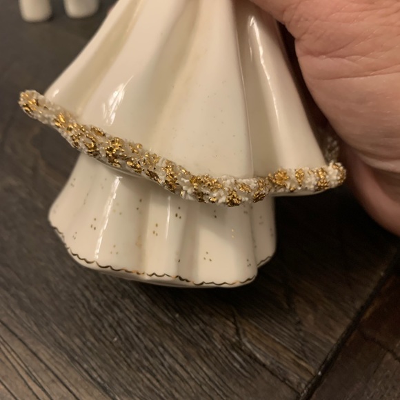 David and Betsy-White With Gold Trim-Blonde Hair - Picture 5 of 11